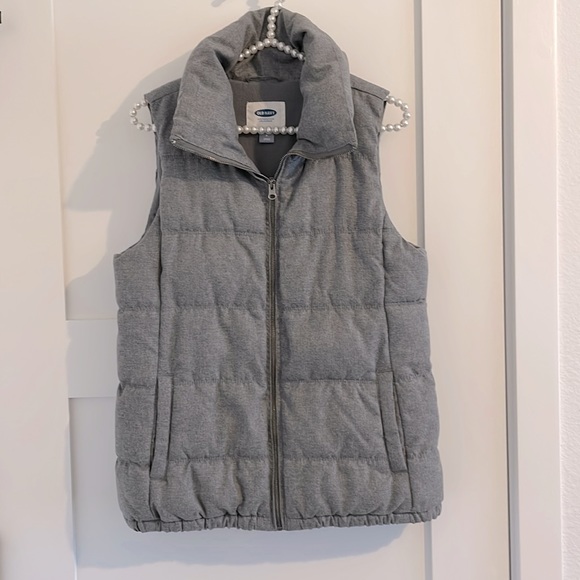 Old Navy Jackets & Blazers - Old Navy Matte puffy vest, heather gray, zippered, fleece lined, fleece pockets